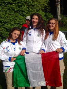 le-azzurrine-sul-gradino-piu-alto-del-podio
